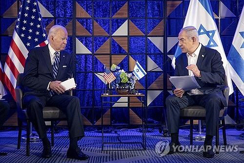 네타냐후 이스라엘 총리(우) 만난 바이든 미국 대통령[텔아비브 AP=연합뉴스]